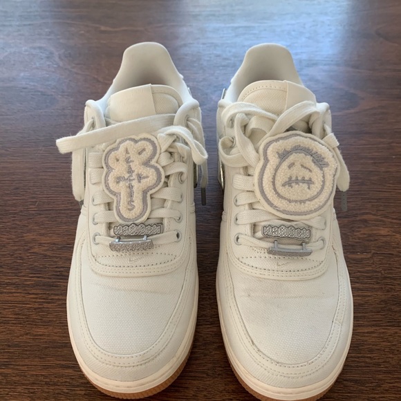 travis scott sail swooshes